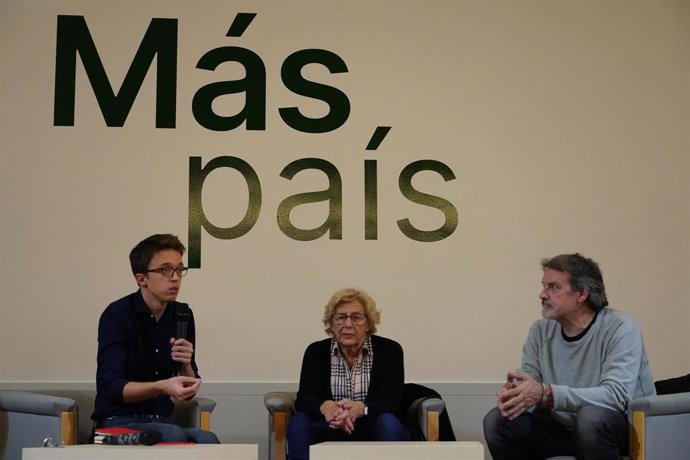  El candidato de Más País a las elecciones del 10N, Íñigo Errejón, la ex alcaldesa de Madrid, Manuela Carmena, y el líder de la candidatura de Más País al Congreso por Bizkaia , Txema Urkijo, en un acto en Bilbao