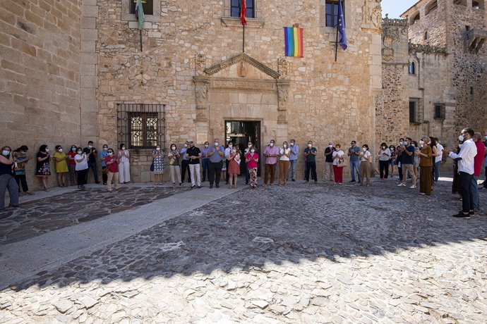 Lectura de la Declaración institucional de la diputación cacereña por el Dia del Orgullo LGTBI