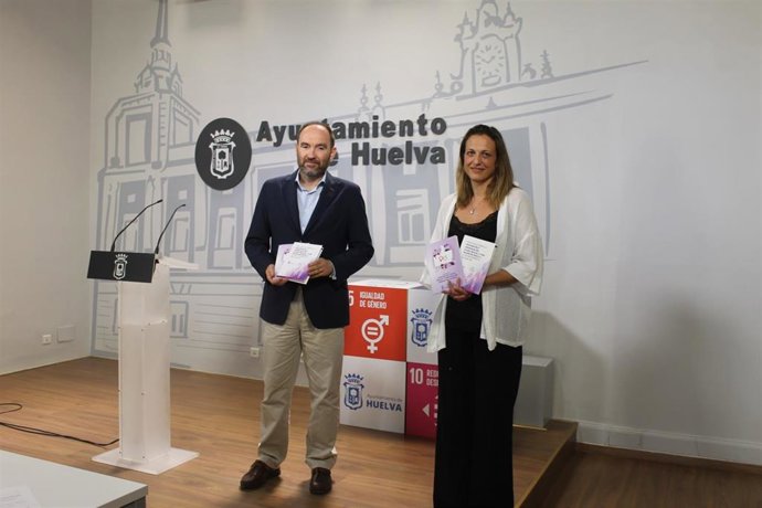 Pepa Fernández junto a María José Pulido.