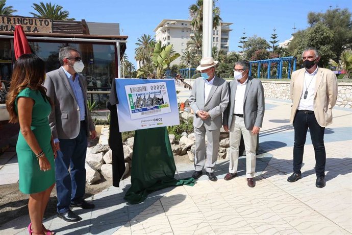 Presentación del cupón de la ONCE del próximo sábado dedicado al espeto de sardinas