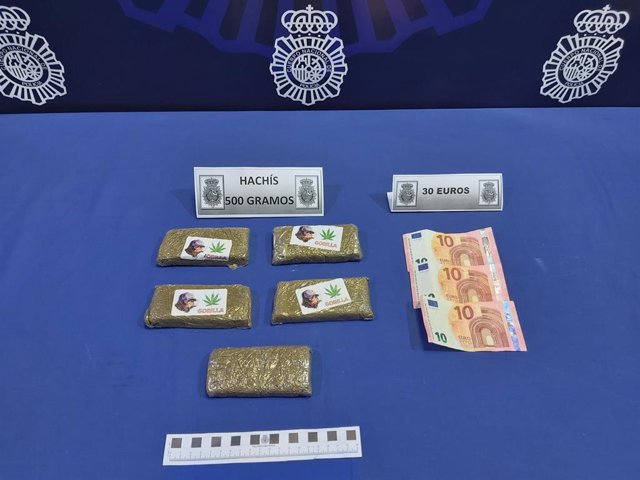 Droga y dinero ocupados al detenido en Valladolid.