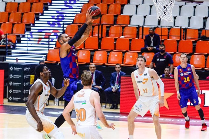 El jugador del Bara Adam Hanga en el partido de la Fase Final de la Liga Endesa contra Kirolbet Baskonia