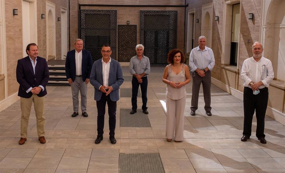 La Diputación de Huelva firma un convenio de colaboración con las principales asociaciones del sector agroalimentario de la provincia de Huelva.