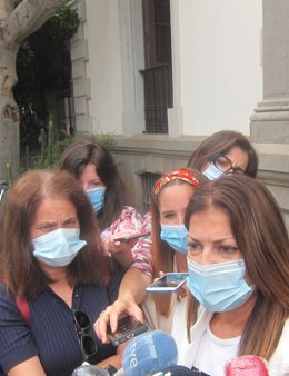 La teniente de alcaldesa del Ayuntamiento de Santa Cruz de Tenerife, Matilde Zambudio (Cs), atiende a los medios de comunicación para informar sobre la moción de censura