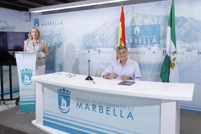 La concejala de Ordenación del Territorio de Marbella (Málaga), María Francisca Caracuel y el teniente alcalde de San Pedro, Javier García