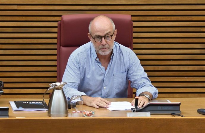 Enrique Fayos en su comparecencia en Les Corts