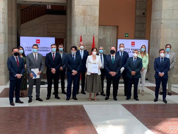 Presentación en la Real Casa de Correos del Pacto Regional por la Vivienda