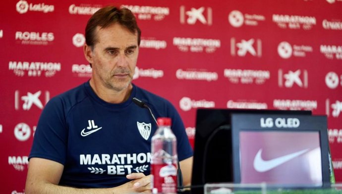 El entrenador del Sevilla FC, Julen Lopetegui, en rueda de prensa