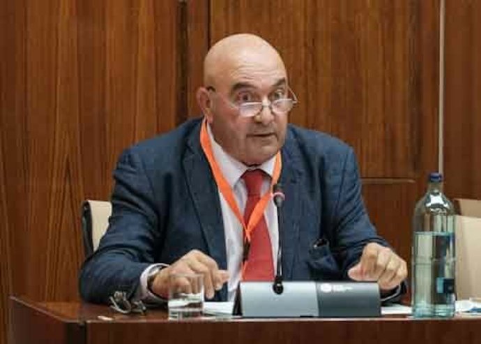 El presidente de AndalucíaEscoop y de Cooperativas Agro-alimentarias, Juan Rafael Leal Rubio, este lunes durante su comparencia en el Parlamento de Andalucía.