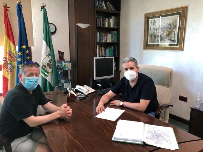 Antonio Sutil y el concejal de Educación del Ayuntamiento de Linares, Rafael Funes.