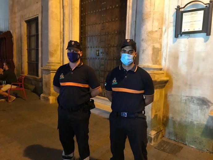 Miembros de Protección Civil de Sanlúcar de Barrameda