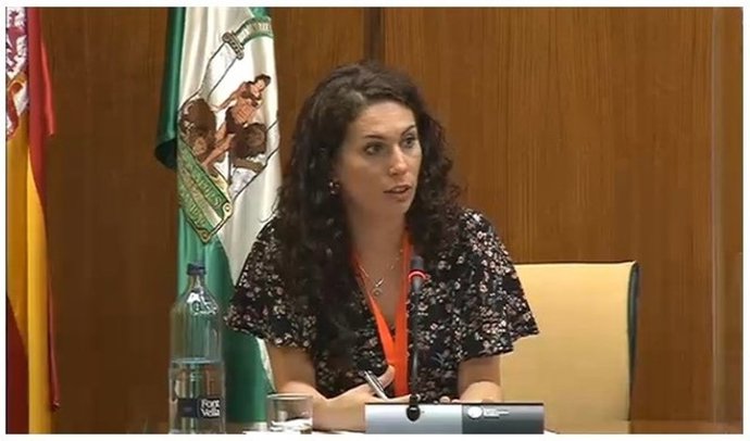 La miembro de junta directiva de Fakali María Filigrana en la subcomisión de Políticas Sociales y demás servicios sociales, dentro de la Comisión de Estudio sobre la recuperación económica y social de Andalucía