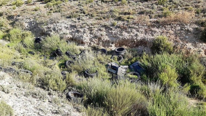 Vertedero Incontrolado De Neumáticos Cerca De Cuarte De Huerva