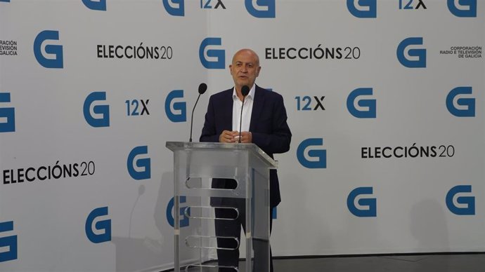 El candidato a la Presidencia de la Xunta de Marea Galeguista, Pancho Casal, llega al debate televisivo a siete organizado por la radiotelevisión gallega (CRTVG), el único debate electoral programado en la campaña