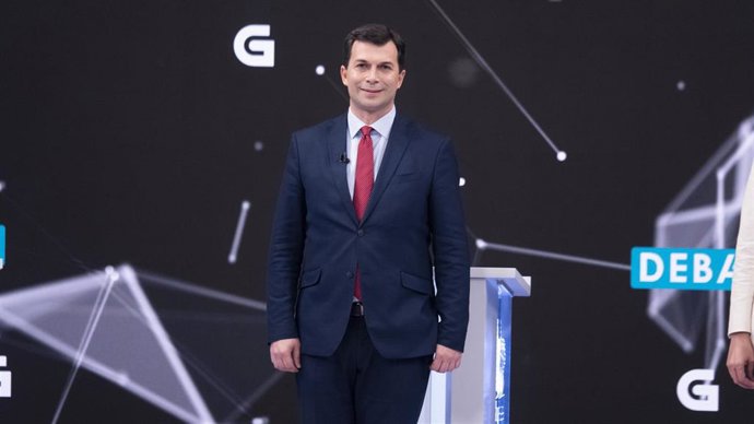 El candidato a la presidencia de la Xunta del PSdeG, Gonzalo Caballero, en el debate televisivo a siete organizado por la radiotelevisión gallega (CRTVG), el único debate electoral programado en la campaña, en Santiago de Compostela, A Coruña, Galicia (