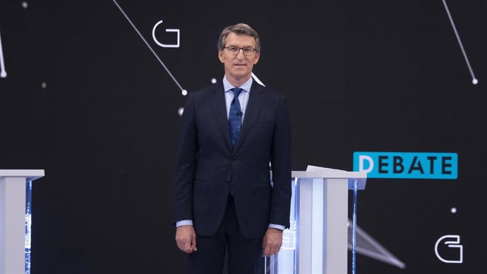 El presidente de la Xunta de Galicia y candidato a la reelección por el PP, Alberto Núñez Feijóo, en el debate televisivo a siete 