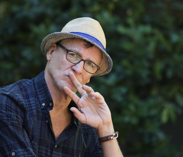 El bailarín, coreógrafo y director artístico del Ballet Mikhailovsky, de San Petersburgo, Nacho Duato, posa durante una entrevista para Europa Press en la sede de la SGAE, Madrid (España), a 2020.