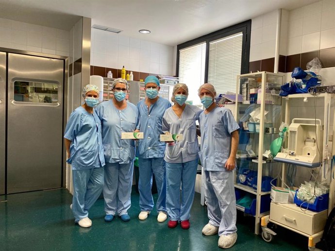 El Hospital Clínico incorpora por primera vez en Aragón un nuevo implante para tratar el glaucoma