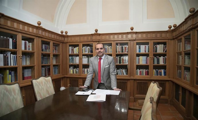 Artículo Del Presidente De Las Cortes Regionales Por El Día Del Parlamentarismo