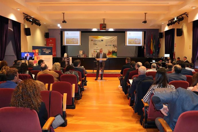 El delegado de Programas Europeos y Administración Electrónica de la Diputación de Córdoba, Víctor Montoro, en un foro de Espoban en una imagen de archivo