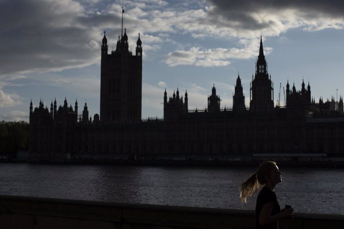 R.Unido.- El PIB del Reino Unido cayó un 2,2% en el primer trimestre, su peor da