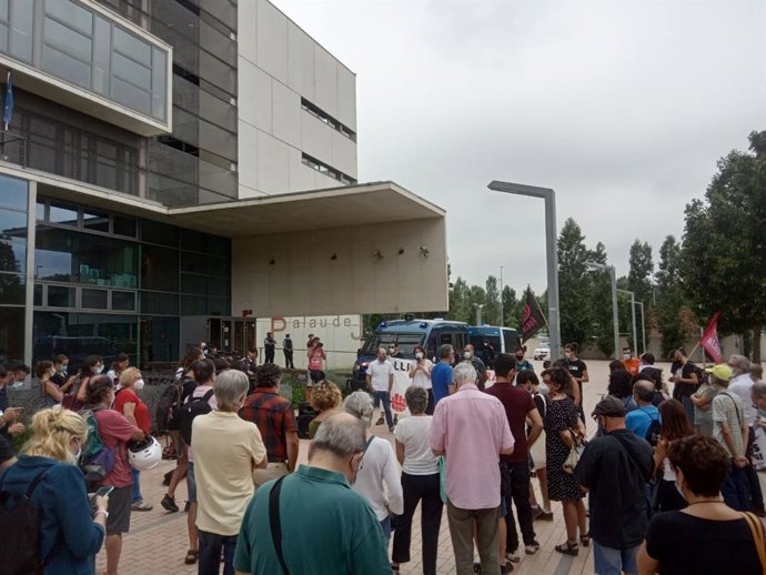 Concentració de suport a dos presos per participar en les protestes per la sentncia de l'1-O
