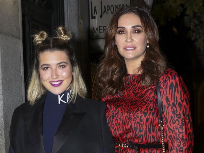Vicky Martín Berrocal y su hija, Alba Díaz, durante una de sus salidas para cenar por Madrid