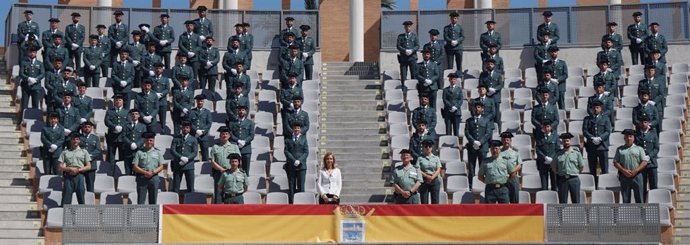 La subdelegada del Gobierno en Huelva, Manuela Parralo, recibe a los 73 agentes en práctica de la Guardia Civil.