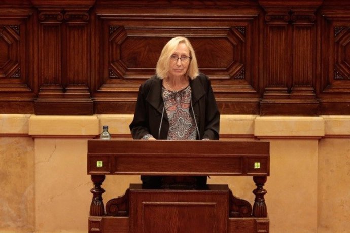 La diputada del PSC Assumpta Escarp durante el pleno del Parlament del 4 de junio de 2020