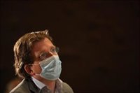 Almeida: "Curiosa manera de esconder el Orgullo cumpliendo una sentencia e iluminando Cibeles con colores de la bandera"