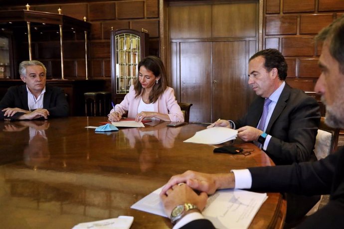 El Ayuntamiento firma una operación de crédito con Cajamar de 25 millones de euros