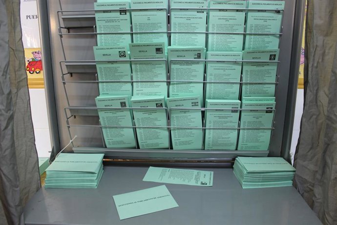 Papeletas para las elecciones al Parlamento de Andalucía