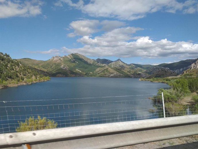 Embalse de Barrios de Luna.