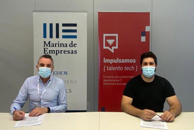 Firma de l'acord entre Llançadora i GeeksHubs