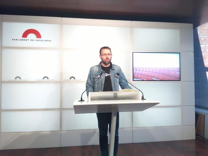 Vidal Aragons (CUP) en rueda de prensa en el Parlament