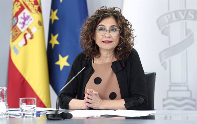 La ministra portavoz y de Hacienda, María Jesús Montero, interviene en la comparecencia en rueda de prensa posterior al Consejo de Ministros celebrado en Moncloa, Madrid (España), a 30 de junio de 2020.