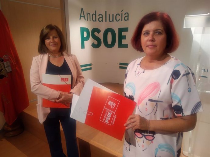 La parlamentaria andaluza María José Sánchez Rubio y la diputada Elvira Ramón, del PSOE