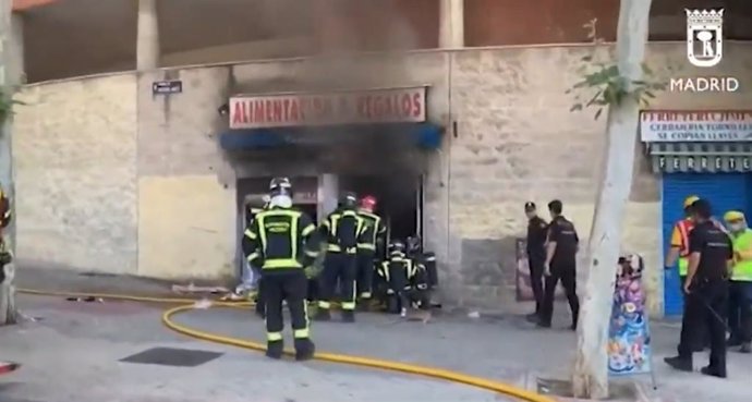 Incendio en una tienda de alimentación en Vallecas