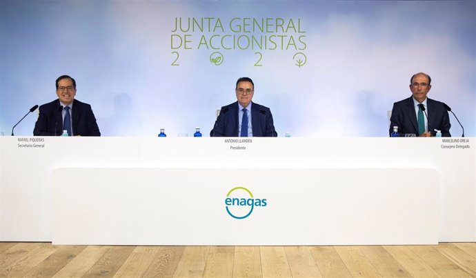 El presidente de Enagás, Antonio Llardén, y el consejero delegado, Marcelino Oreja, en la junta general de accionistas 2020 de la compañía