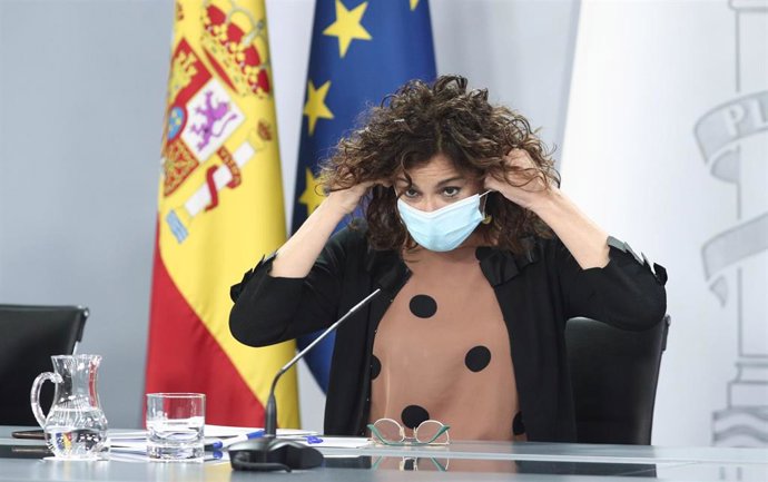 La ministra portavoz y de Hacienda, María Jesús Montero, a su llegada a la comparecencia en rueda de prensa posterior al Consejo de Ministros celebrado en Moncloa, Madrid (España), a 30 de junio de 2020.