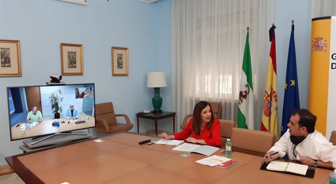 Reunión telemática entre el alcalde de Cabra de Santo Cristo, Francisco Javier Justicia, y responsables de Adif