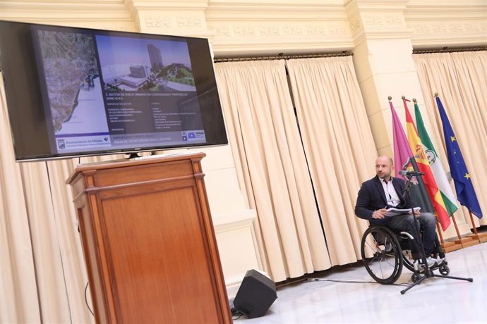 El concejal de Ordenación del Territorio, Raúl López, en rueda de prensa