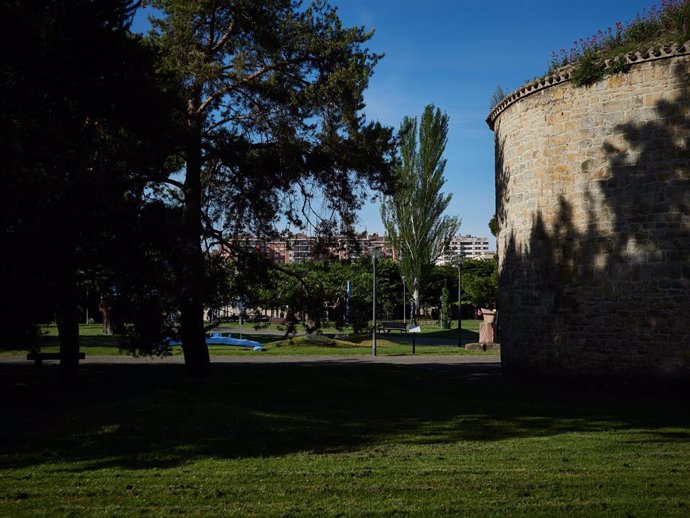 El Parque de la Ciudadela aparece vacío durante el día 54 del estado de alarma en Pamplona / Navarra (España), a 7 de mayo de 2020.