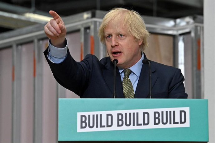 30 June 2020, England, Dudley: UK Prime Minister Boris Johnson delivers a speech during a visit to Dudley College of Technology. Johnson is expected to announce a 5 billion pounds (6.15 billion dollars)  deal for infrastructure projects to help Britain'