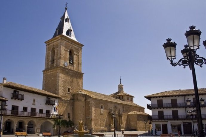 Plaza Mayor de Tarazona de la Mancha (Albacete).