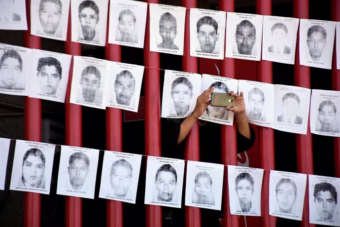 Retratos de los desaparecidos de Ayotzinapa.