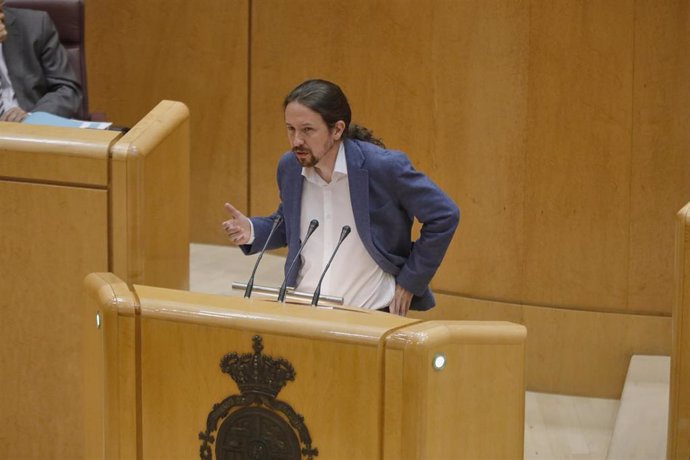 El Vicepresidente primero del Gobierno y Ministro de Derechos Sociales y Agenda 2030, Pablo Iglesias, durante su contestación a la interpelación de la senadora del Grupo Mixto del partido Vox Yolanda Merelo, durante una sesión plenaria en el Senado cent