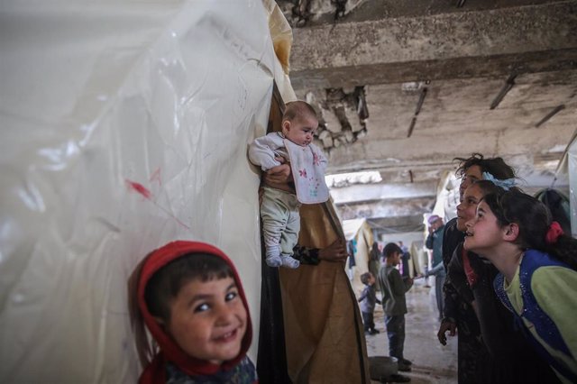 Niños desplazados en Idlib