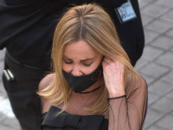 Ana Obregón, completamente destrozada en el funeral en memoria de su hijo Aless Lequio