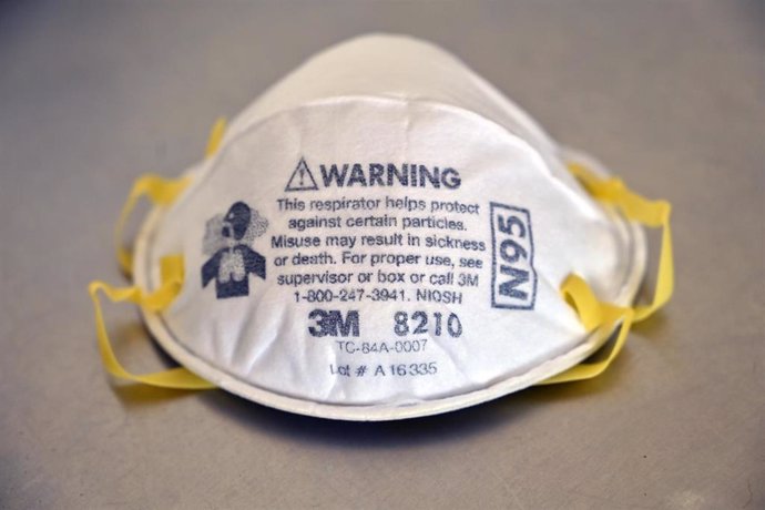 02 April 2020, US, Las Vegas: A 3M model 8210 N95 particulate respirator mask is seen on display. USconglomerate 3M on Saturday rejected allegations that 200,000 face masks ordered by the city of Berlin were confiscated by US officials in Bangkok.